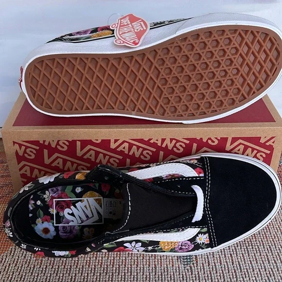 Vans WMNS Old Skool
(Lux Floral) Digi Floral/
VN0A38G1U5H
Sneakers - Picture 3 of 16